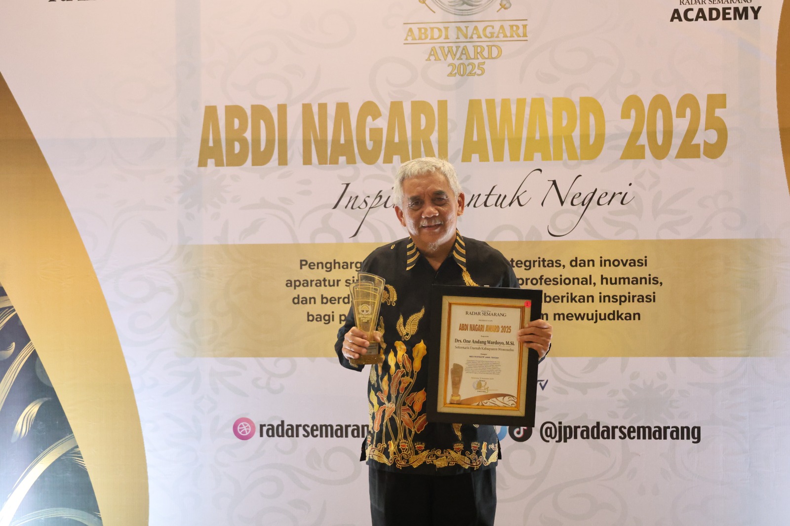 693f65d585ae0_WhatsApp Image 2025-12-13 at 01.00.01 (1).jpeg