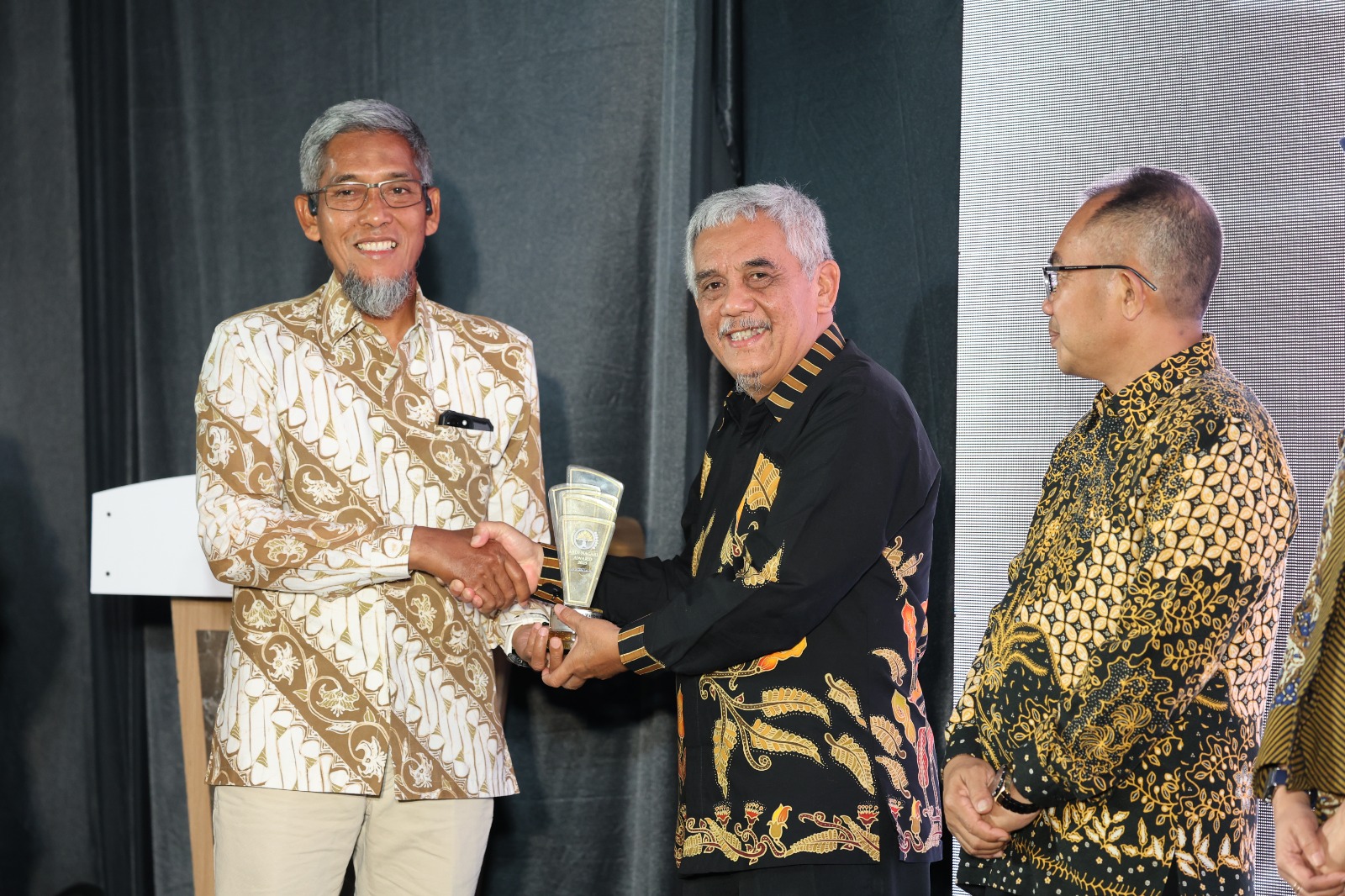 693f65d7d164c_WhatsApp Image 2025-12-13 at 00.59.58 (2).jpeg