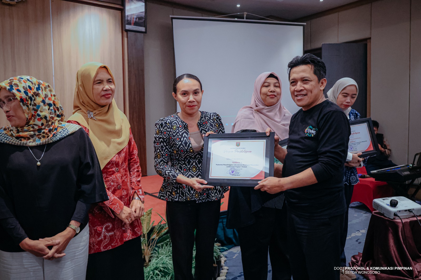 694972fbda983_WH1662~1.JPE