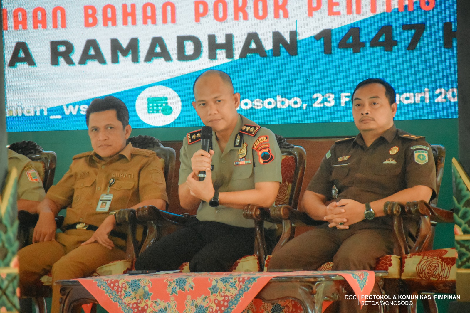 699d08392df57_WHB208~1.JPE